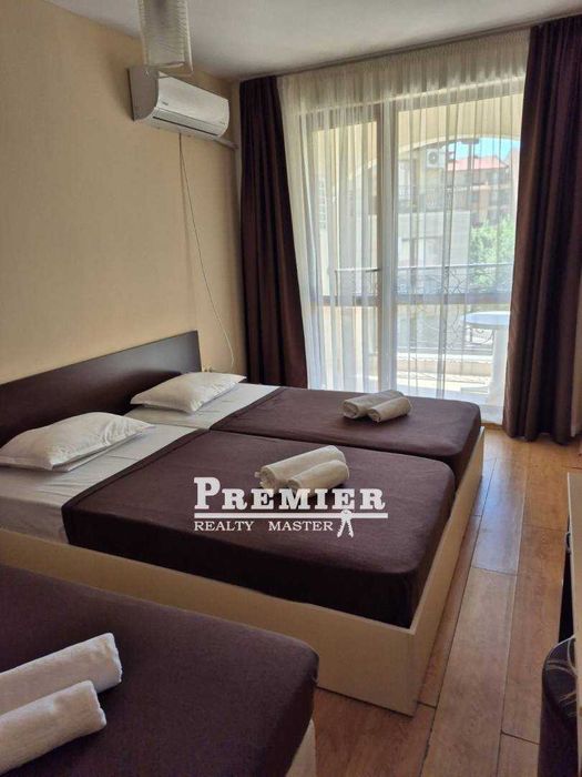 Продава се тристаен апартамент  в курорта Слънчев бряг.