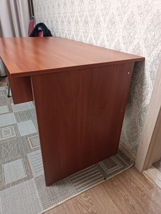 Кокшетау СРОЧНО продам стол