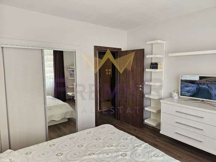 Продава се Тристаен апартамент в Бургас, Сарафово - 110 кв.м за 2200 €/кв.м - Снимка #8