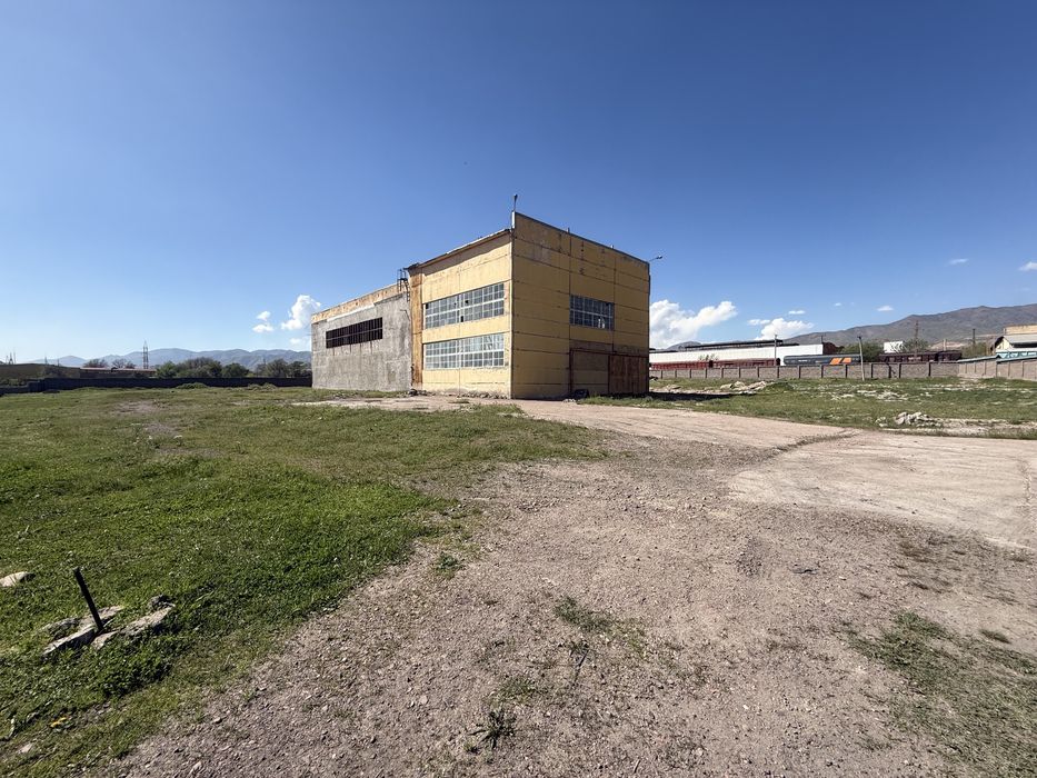 Сдаётся открытая и закрытая помещение 1 гектар