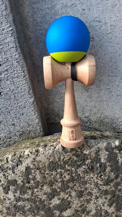 Vand kendama karo,grip rubber,are balance hole,vine in cutia ei +o ata