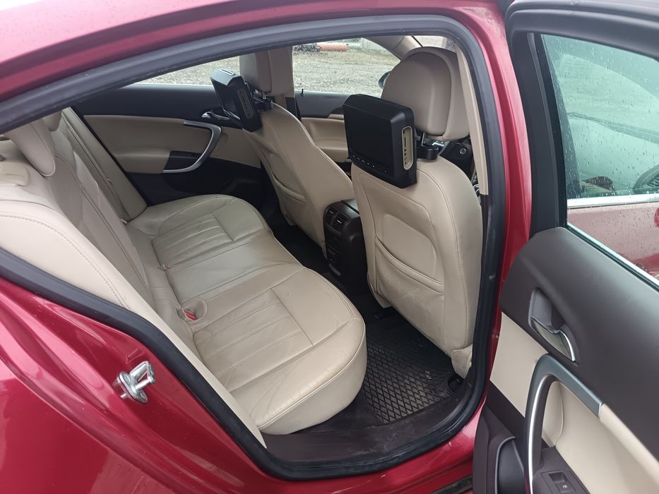 Opel insignia 2l benzina turbo4x4 220cp an 2009