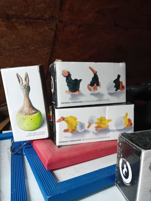 Figurine decor. Pret 300 lei pentru 100 cutii