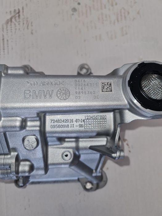 Pompa ulei motor 1.5 benzina BMW seria1  F70 F74 / cod-9895362 / 2019+