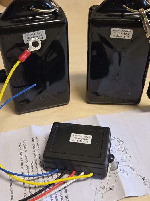 Telecomanda universală wireless pentru troliu electric 12/24