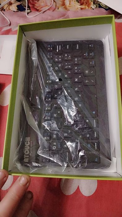 Simkarta ketadi filishka ketadi 1 kun zaryad uwlaydi Internetda