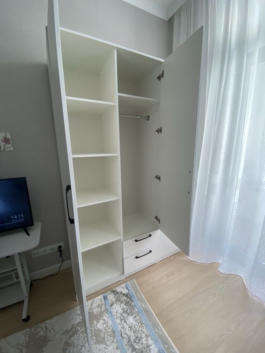 Шкаф с зеркалом