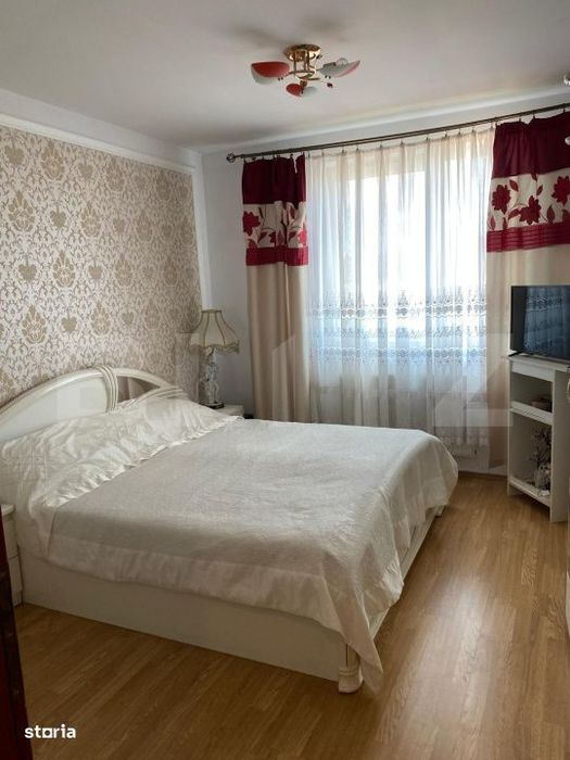Apartament de vanzare, 4 camere, cu parcare inclusa, Zona Sud
