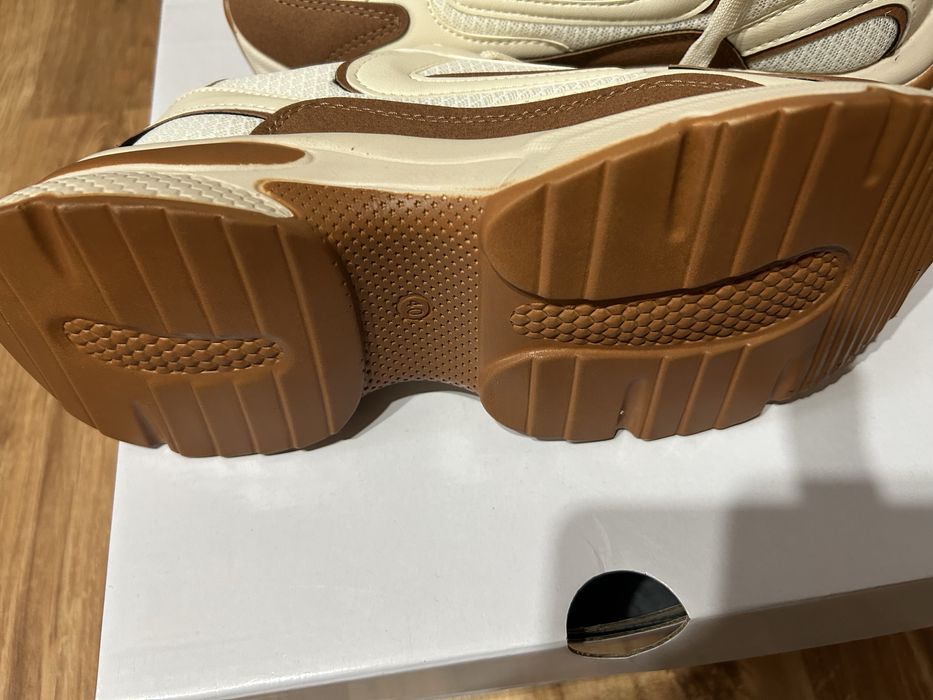 Adidasi (nu din  piele)pentru femei