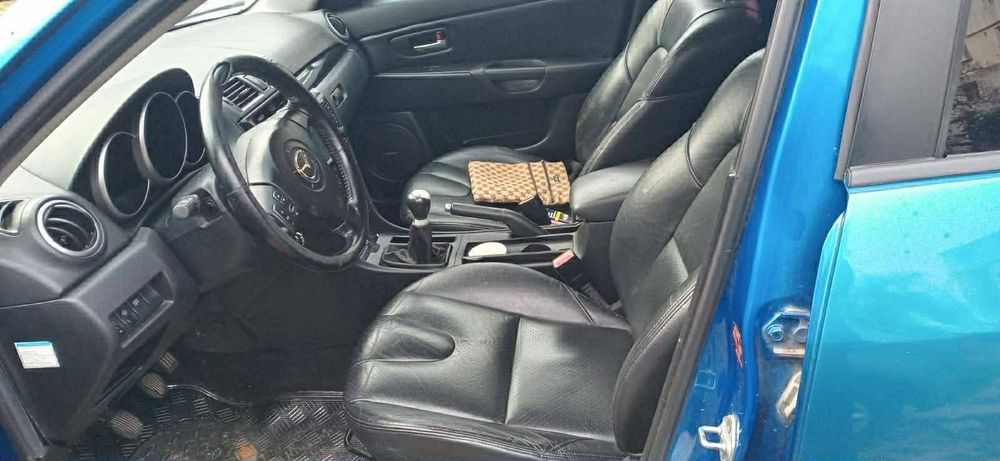 Vând mașina mazda3