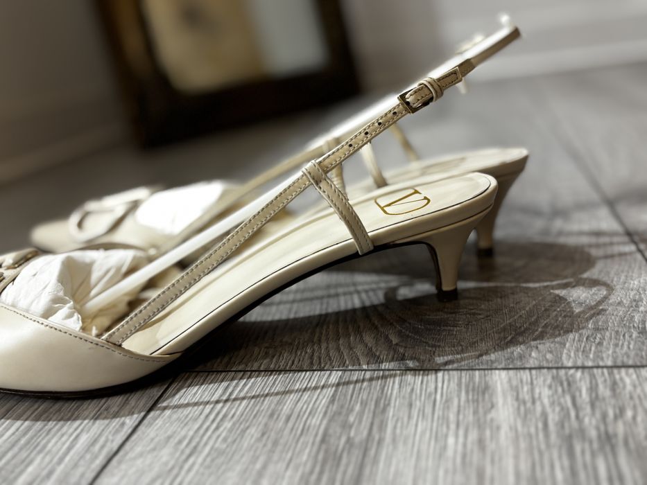 Valentino Garavani marimea 42