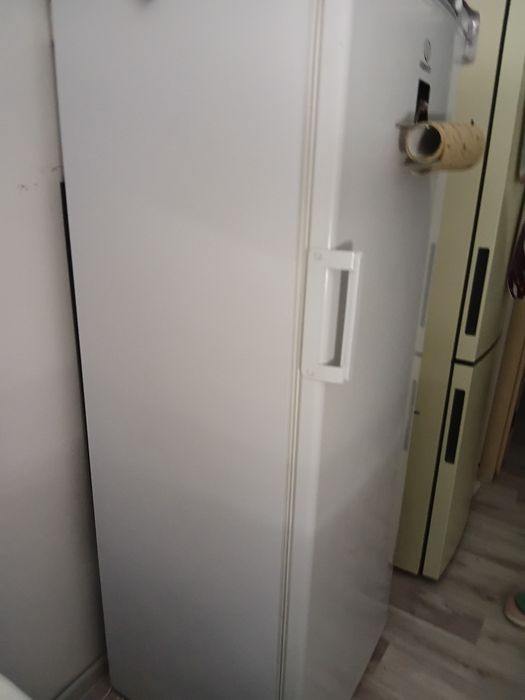 Продам морозильник