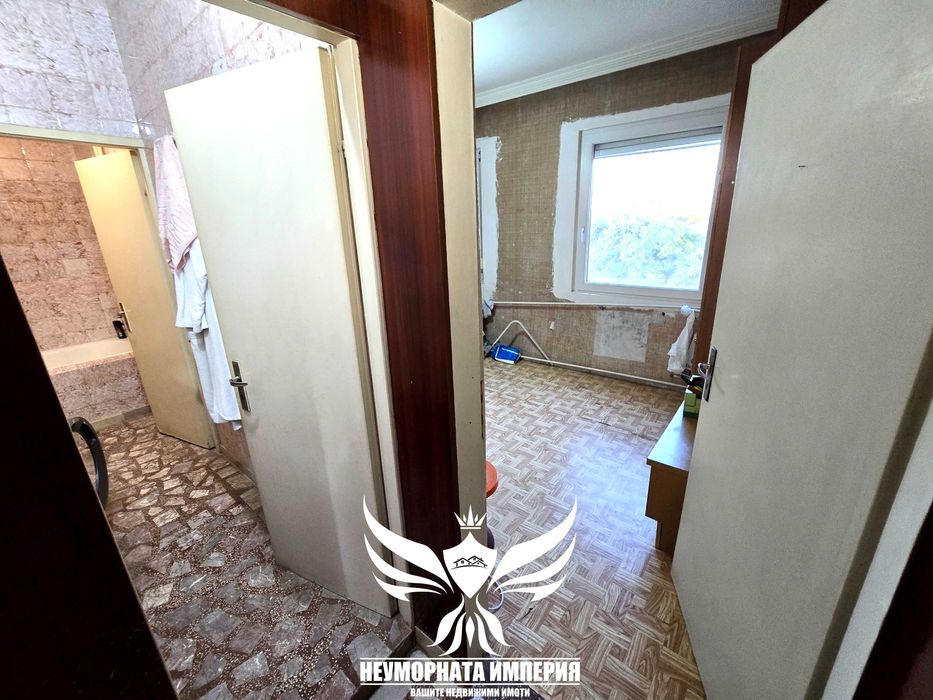 Продавам тристаен/четиристаен апартамент с площ от 94кв.м. на 5етаж в  град Пловдив квартал Тракия