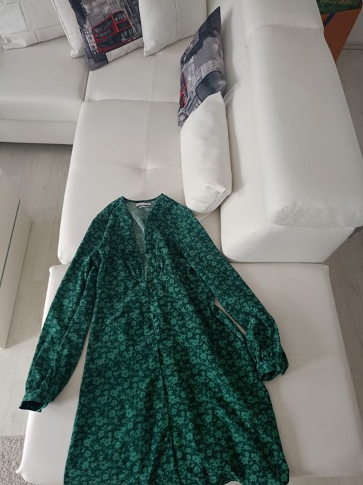 Vând rochiță dama Reserved,că și nouă,mărimea M sau 38,produs de calit