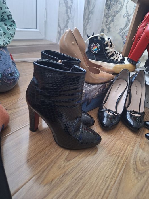 Продам  женский детский обувь