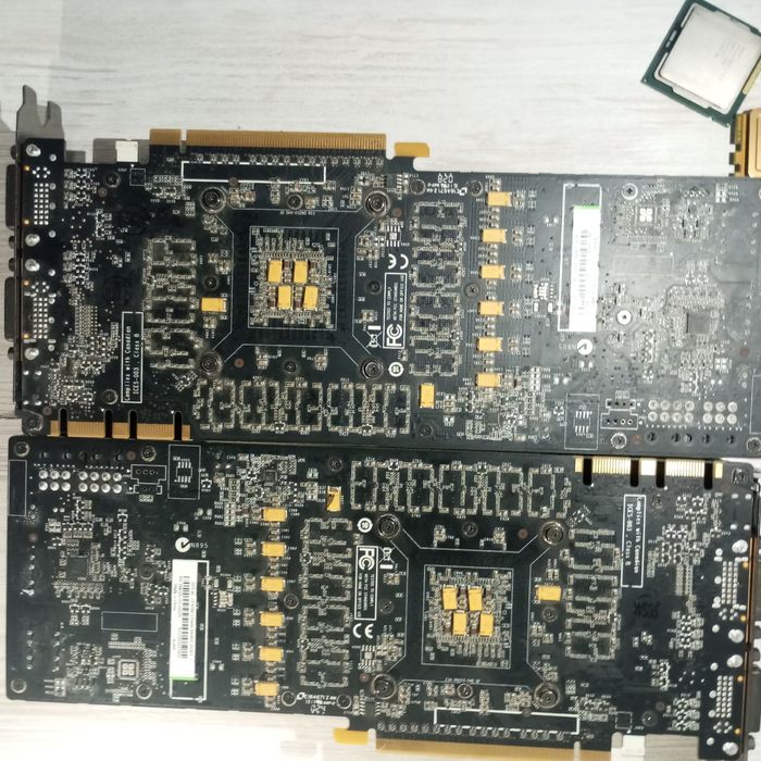 Продаю коробку коплектуюших.