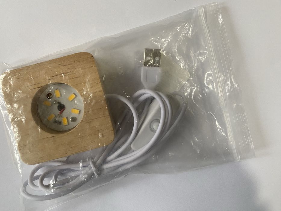 Lampa led lumina calda.