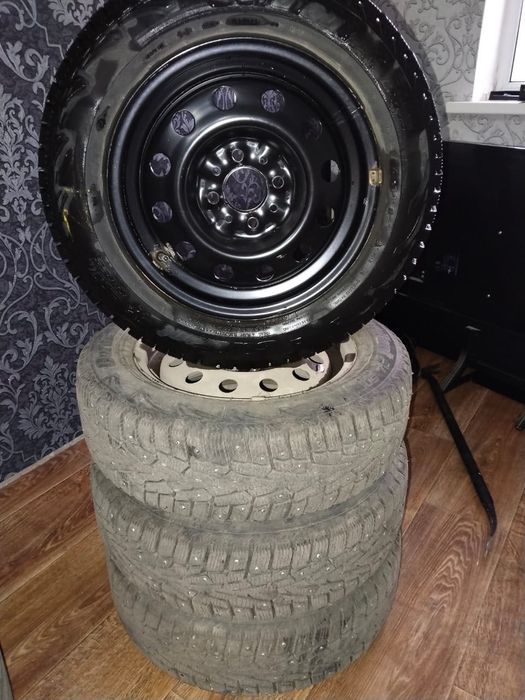 Продам зимнюю резину на штампованных дисках R14