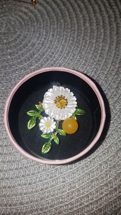 Брошки различни видове