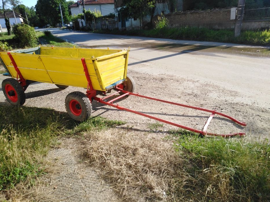 Конска каруца с гумени колела