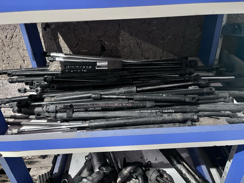 Амортисьорче  преден заден капак ВАГ VAG golf touran passat audi seat