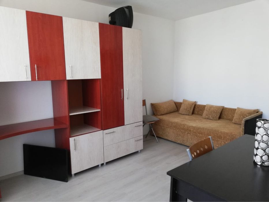 Inchiriez apartament