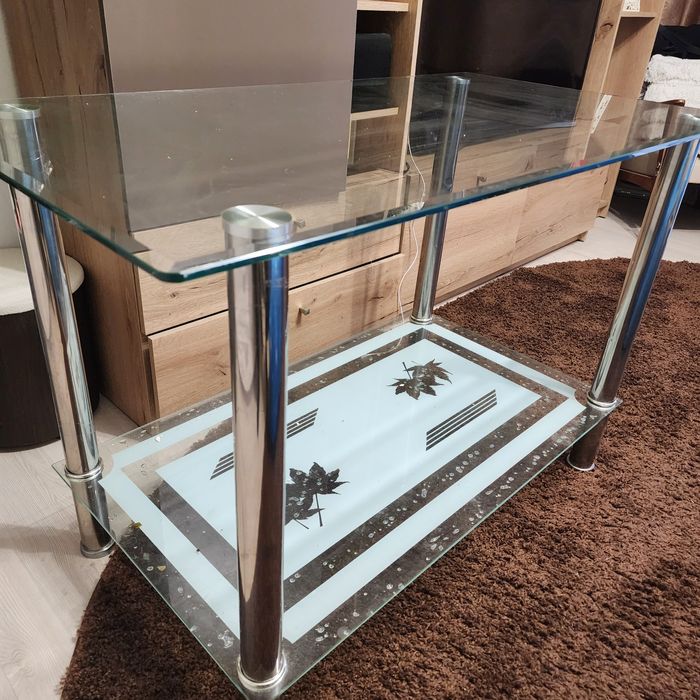 Urgent, masă fantezie de sticlă