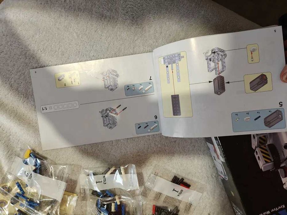 Joc constructii tip Lego STEM Smart Robot 475 pcs + motor bluetooth