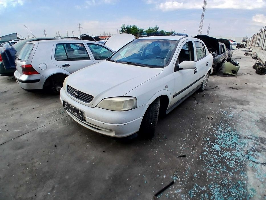 dezmembrez opel astra g