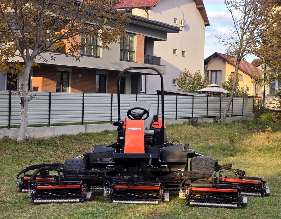 Tractoras gazon iarba Profesional Jacobsen USA 4×4 55 cp Kubota 7 brate hidraulice 4.1 lm latime 2018!l