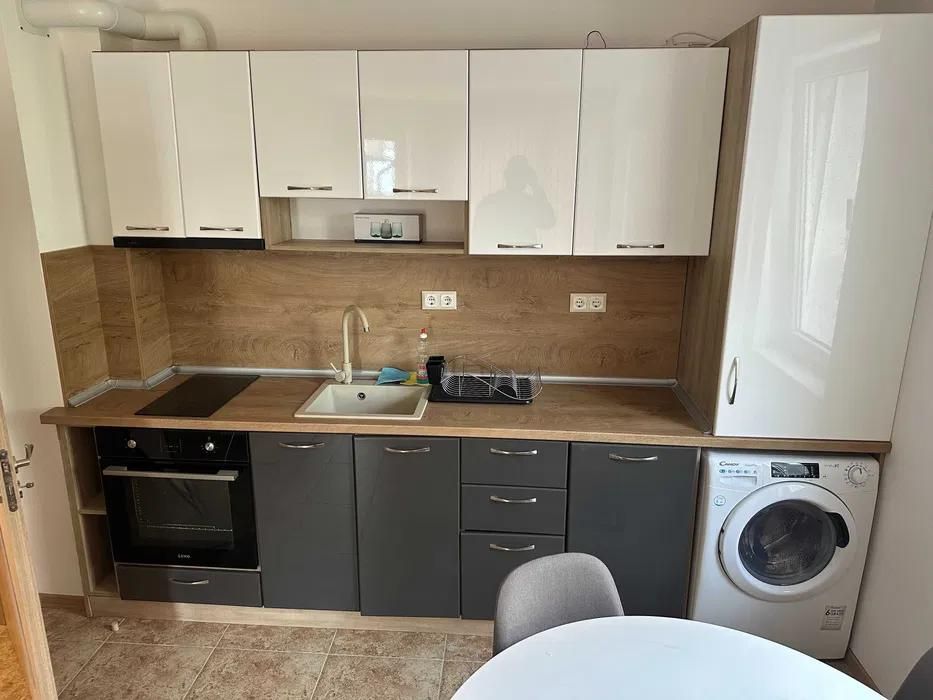 Дава се под наем Двустаен апартамент в Варна, Левски - 65 кв.м за 548.25 € - Снимка #1