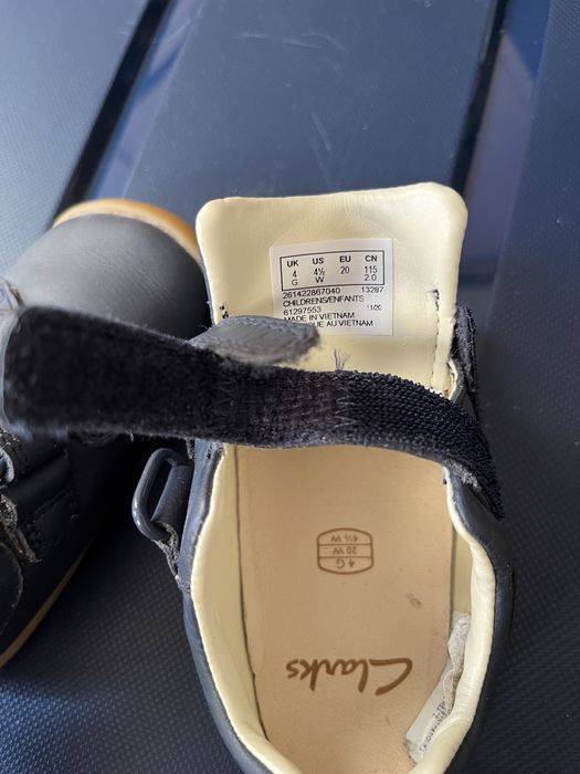 Продам кроссовки Clarks