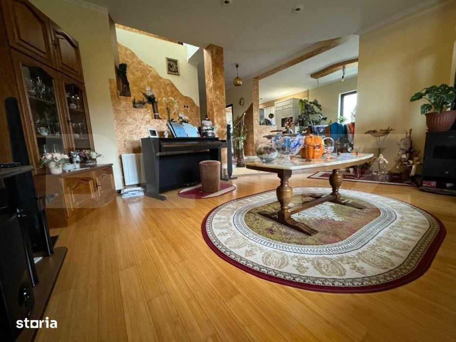De vanzare casa  cu 6 camere, 480 mp, zona Vetis