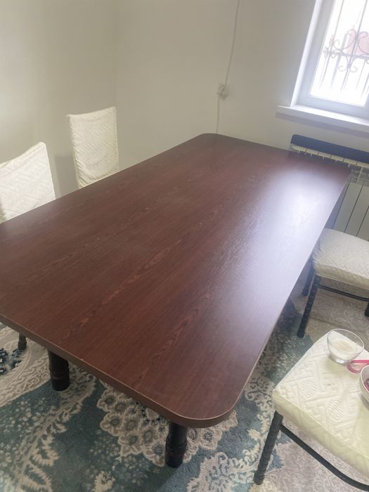 Продаю добротный стол