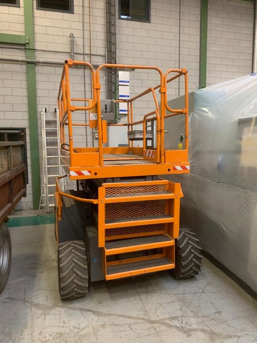 Ножична вишка дизелов двигател Кубота