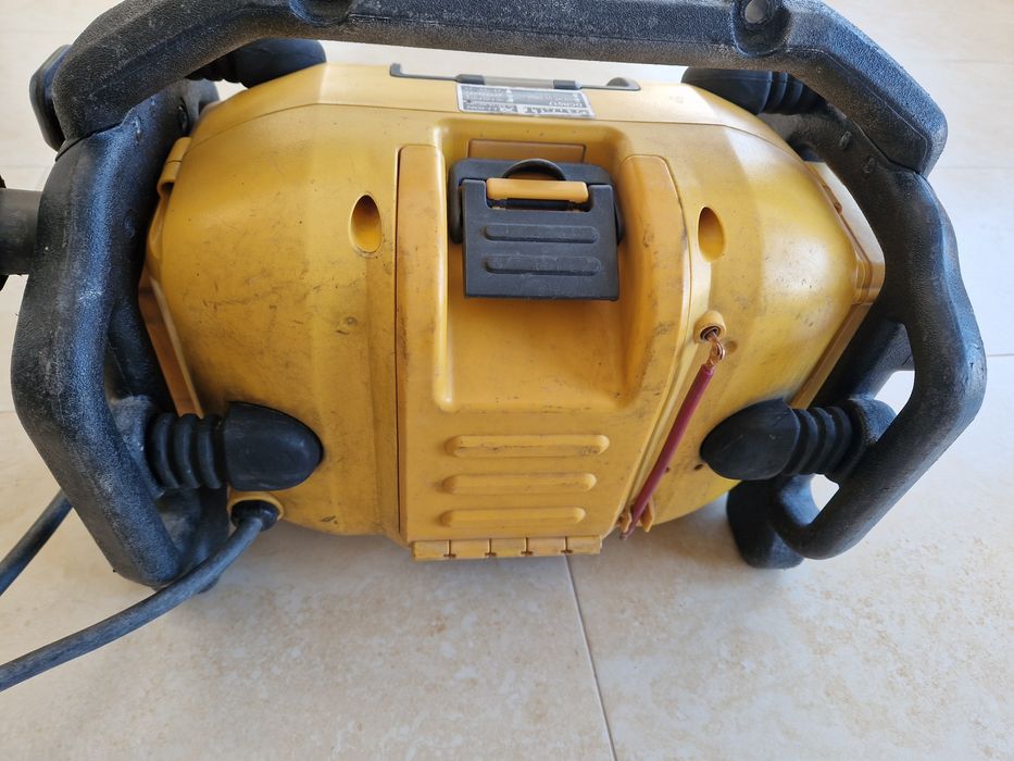 Dewalt DCR 017 QW  - radio de santier si incarcator (cu defect)