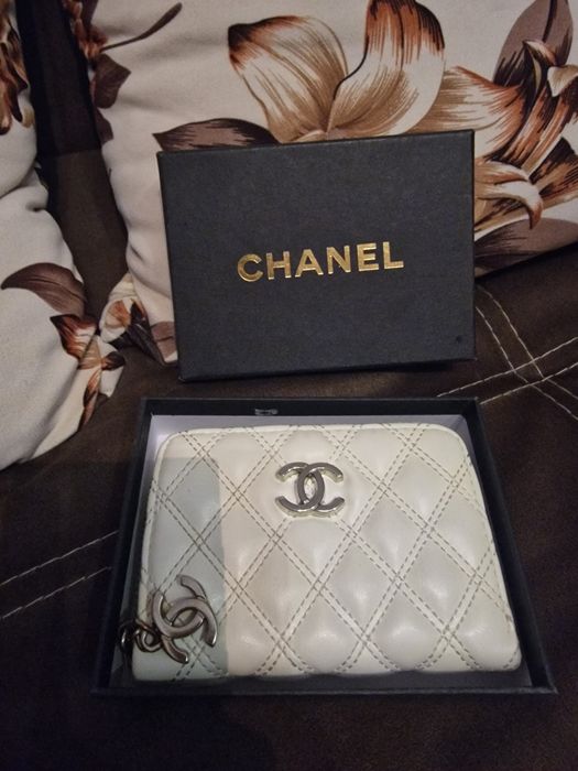 Дамско портмоне бяло