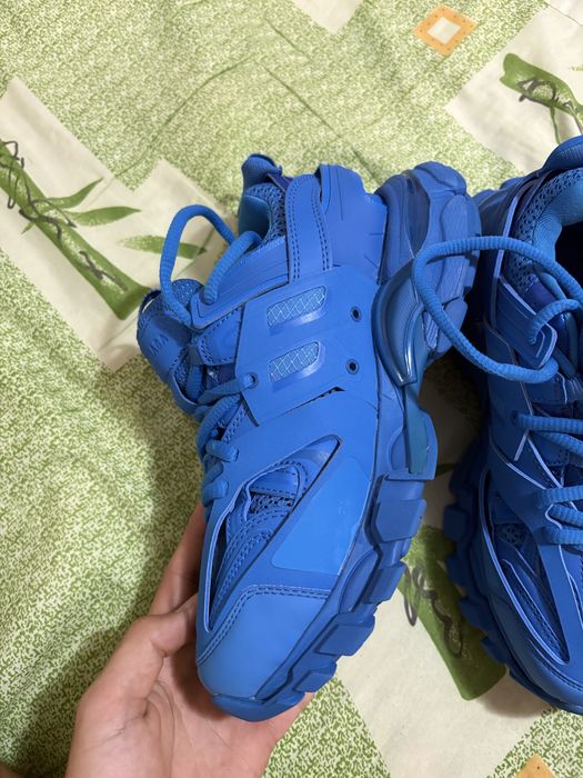 balenciaga track