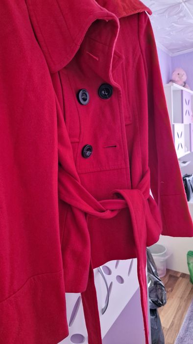 Червено палто на Zara
