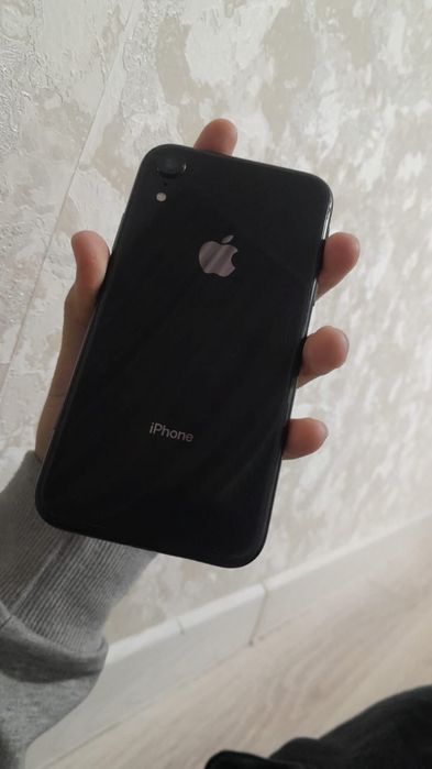 Продам Айфон XR.