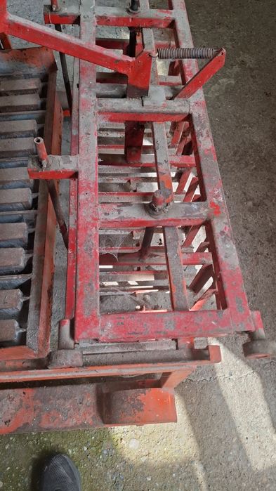 Masina,presa pentru fabricarea boltarilor