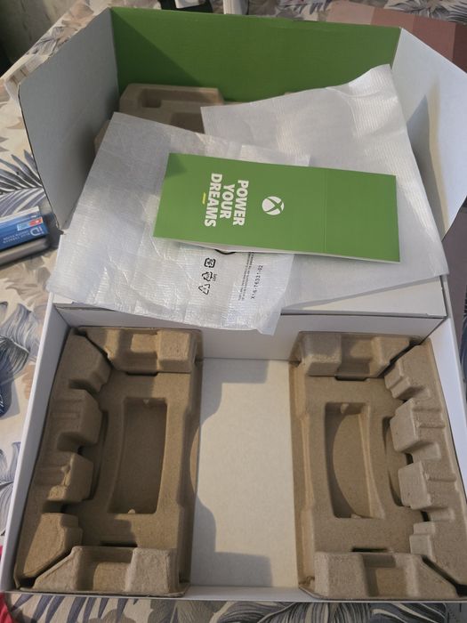 Като нов Xbox series s 512gb