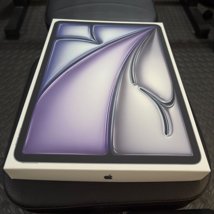 Перфектен * Apple - iPad Air M3, 13'', 2025, 8GB/128GB, Space Grey *