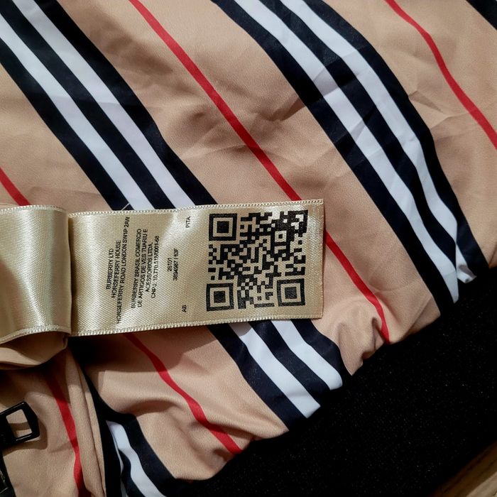 Geaca Burberry originala 4 ani, cu 2 fete