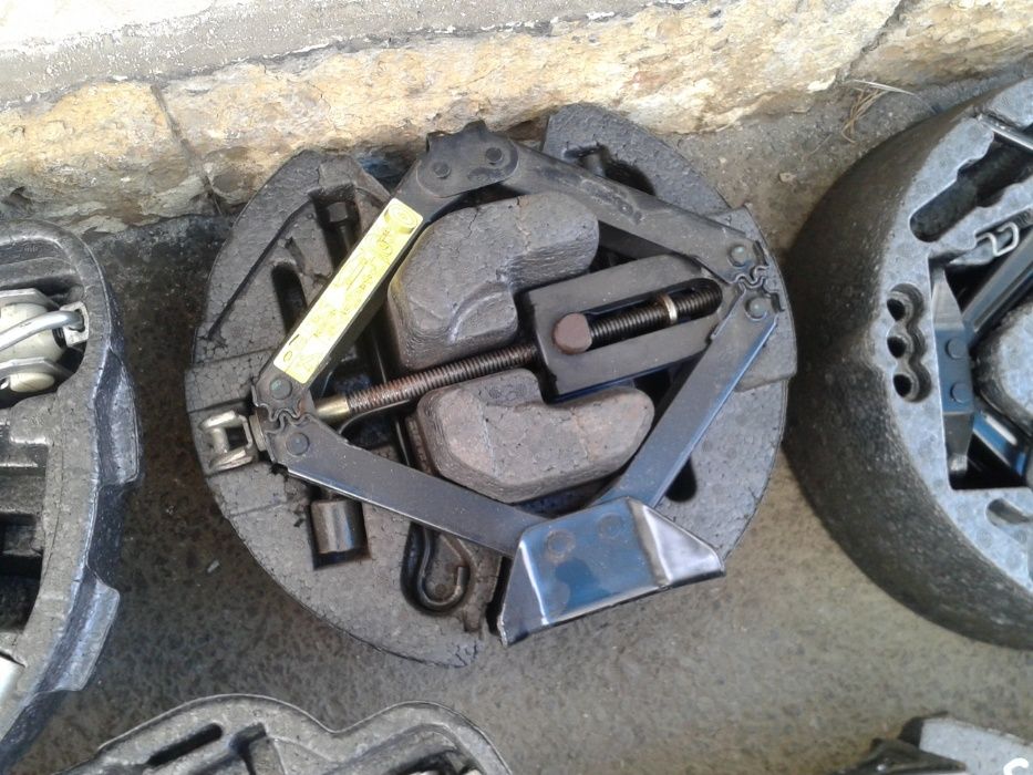 Oригинални крикове и ключове за Опел,рено,пежо,VW,Audi,mercedes...