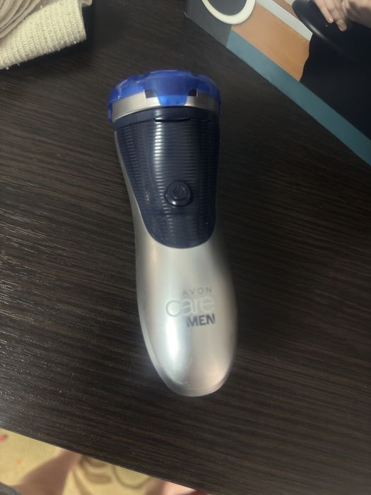 Продам электробритву AVON