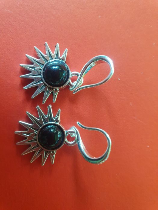 Nr.5 cercei cu un soare și și un punct negru la mijloc