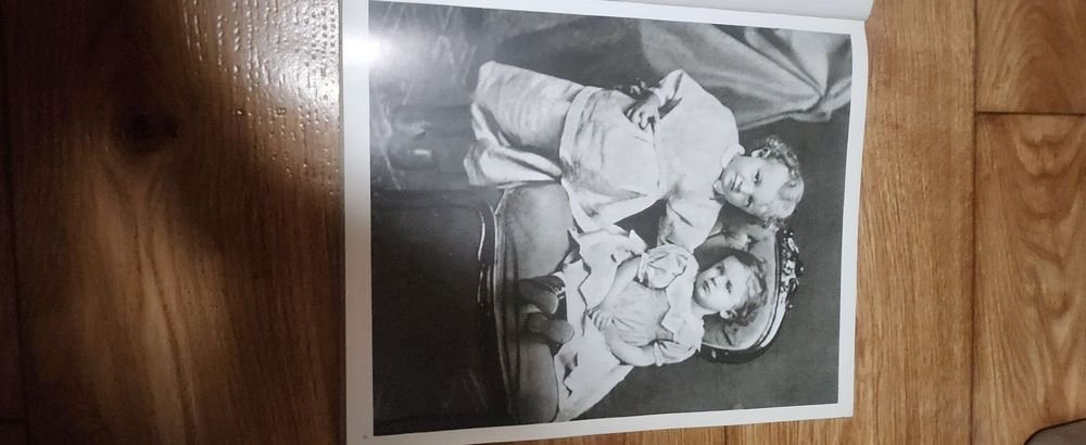 Продается альбом фотографий Ленина
