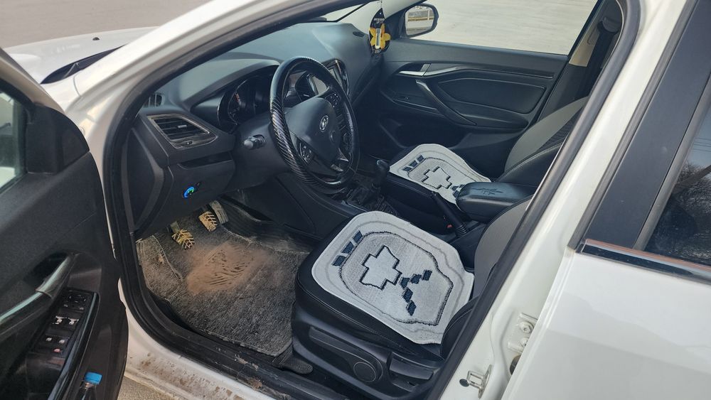 Lada Vesta 1.8 mexanika sotiladi