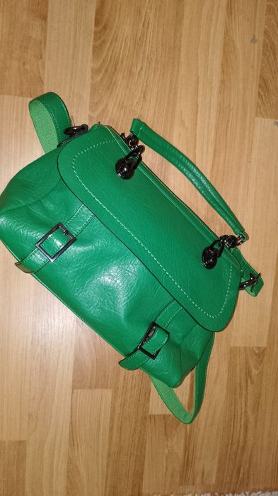 Фирменные кроссовки